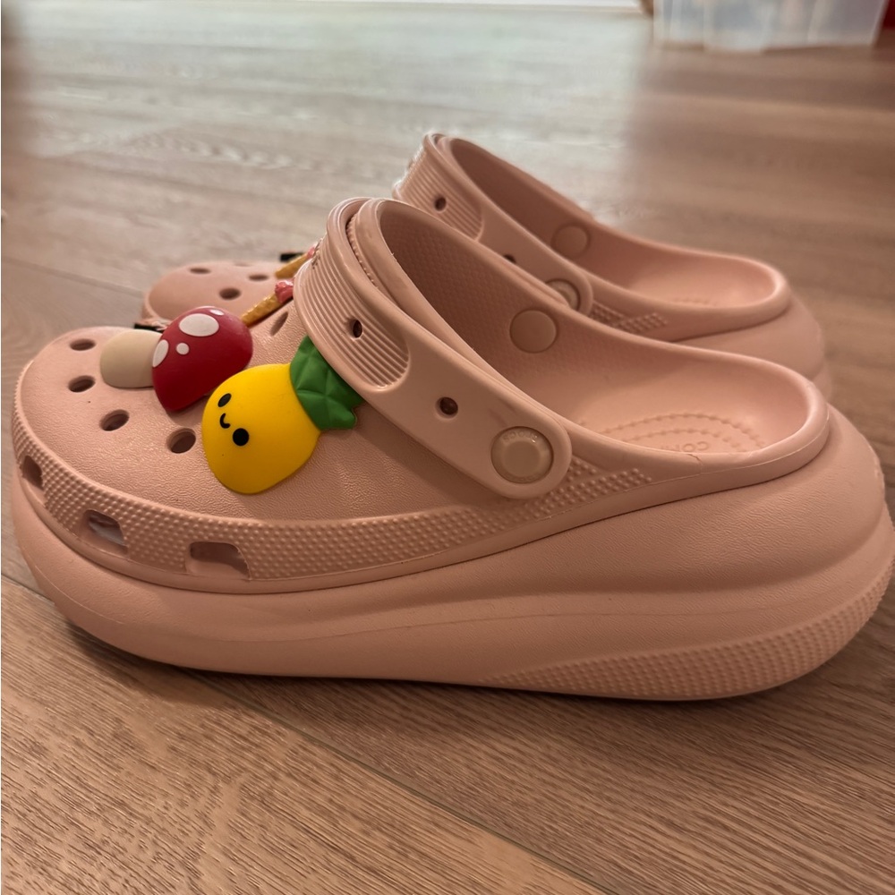 Women Pink Clogs with Fun Charms size 9